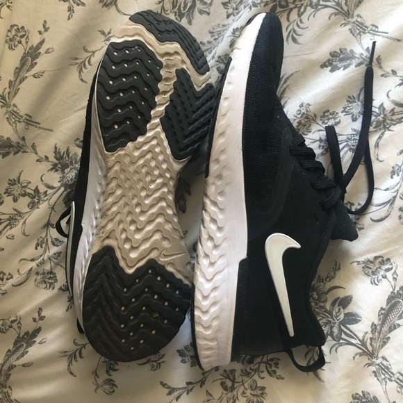 Nike flyknit odyssey react running shoes - Picture 3 of 4